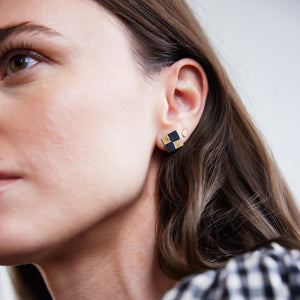 Small checker pattern earrings by Muxliply
