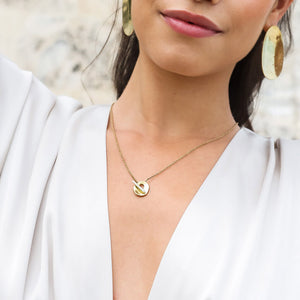 Oyster lariat necklace by Mulxiply.