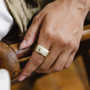 Cocktail ring in handforged brass. Artisanmade in Nepal by Mulxiply.