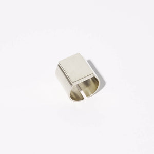 Smooth signet ring in Sterling Silver by Mulxiply