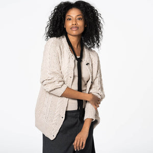 Stylish cardigan with buttons.