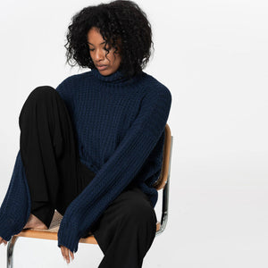 Handmade sweaters for winter by Dinadi for Mulxipy.