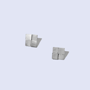On trend checkers earrings in silver by Mulxiply