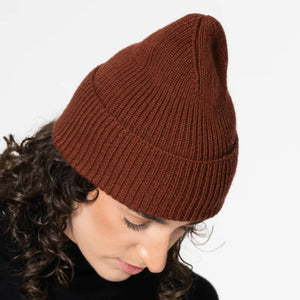 Rust red beanie hat in soft no-itch wool