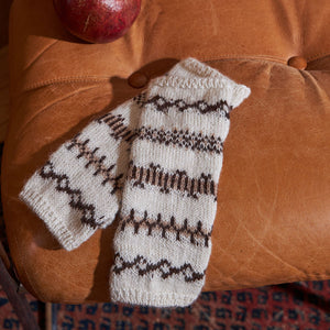 Fingerless gloves in Nordic natural and brown pattern