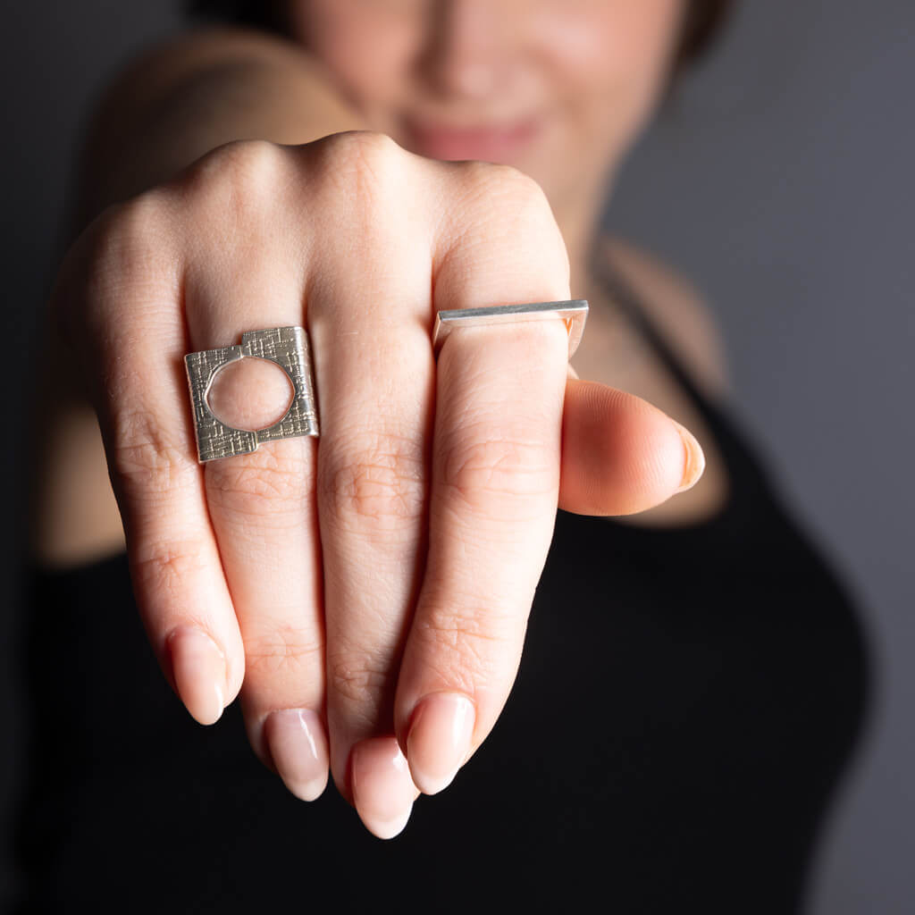 Adjustable square ring with hatch pattern in sterling silver by Mulxiply