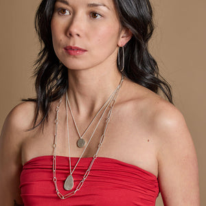 Layering necklaced by Mulxiply. The best sustainable fashion brands.