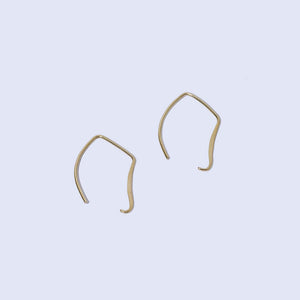 Japanese-inspired hook shape earrings in brass