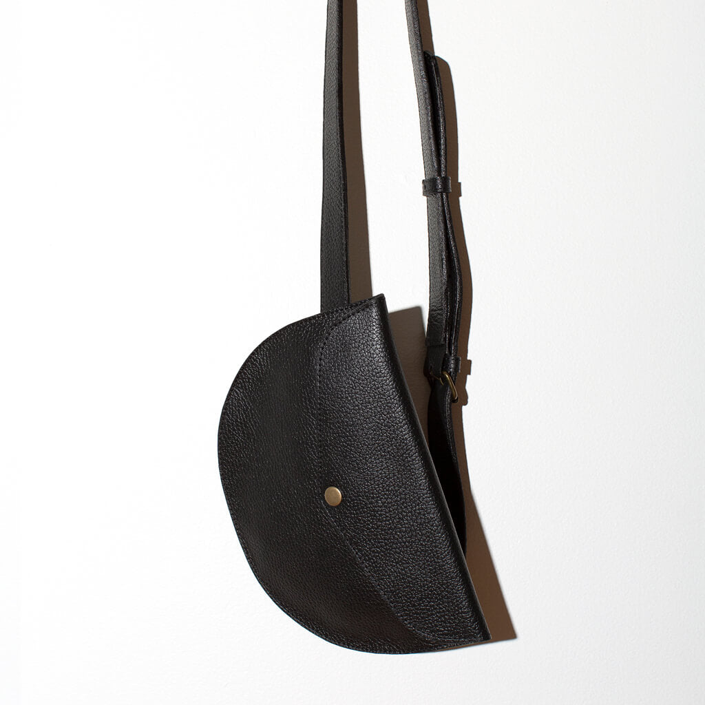 Ajdustable belt bag by Mulxipy.