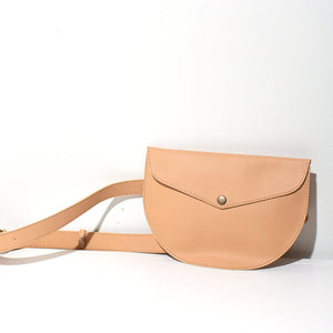 Minimal belt bag with adjustable belt in vegetable tanned leather