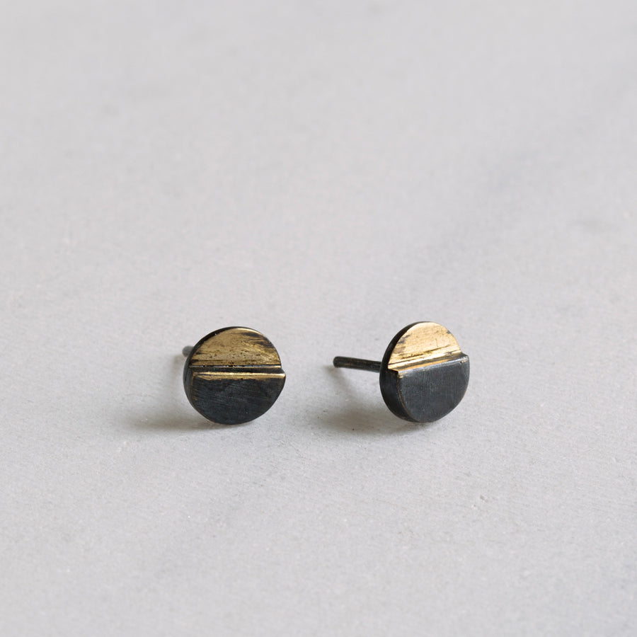 The juxtaposition of night and day make these simple duo earrings a perfect mix of two parts.