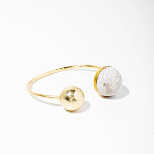 Adjustable bangle for your capsule collection.