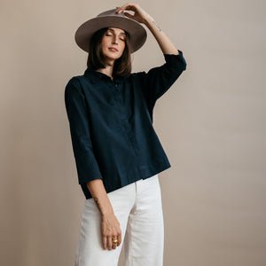 All season shirt by Mulxiply. The best shirt for traveling. Ethically made.