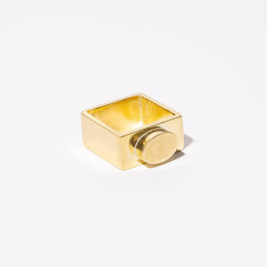 Contemporary jewelry in bold shapes by Mulxiply.