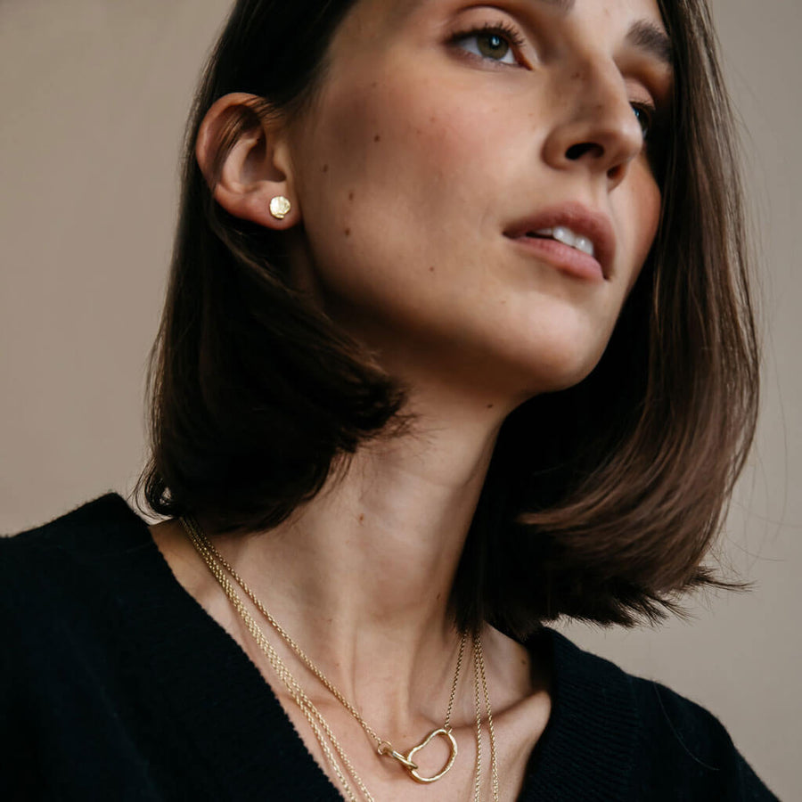 An everyday necklace to grace your neckline. In brass or sterling silver.