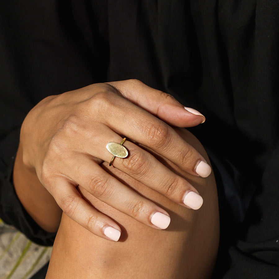 Modern, simple pebble ring by Mulxiply.