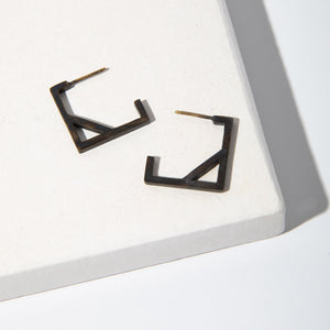 Geometric and effortless in style, these earrings are your go-to for stunning style.