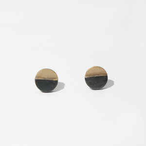The juxtaposition of night and day make these simple duo earrings a perfect mix of two parts.