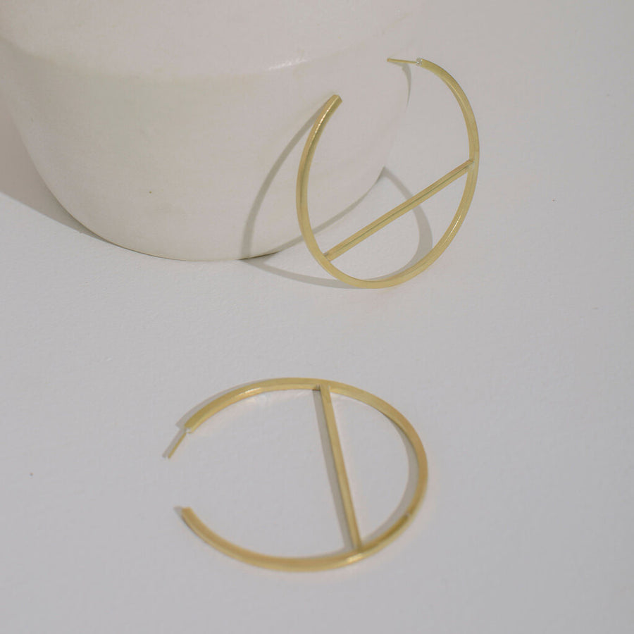 Modern hoop earrings in brass. The earrings are crafted from brass and have a sleek and contemporary design