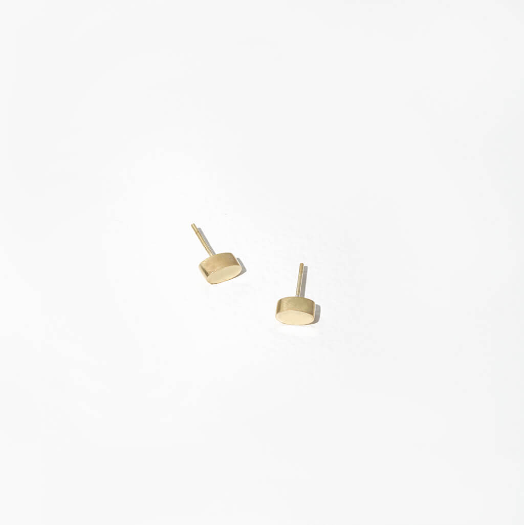 The perfect minimal everyday earring by Mulxiply.