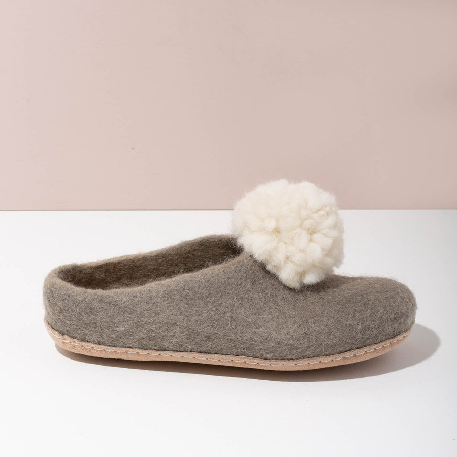 Pavers pom pom slippers online